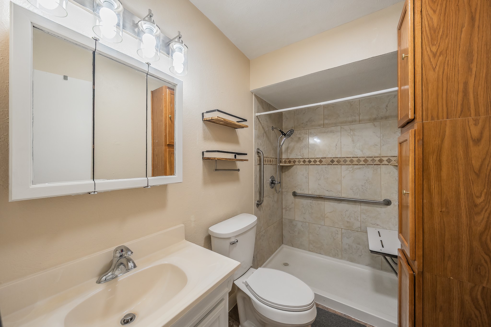 2710 Ashglen Drive Garland TX 75043