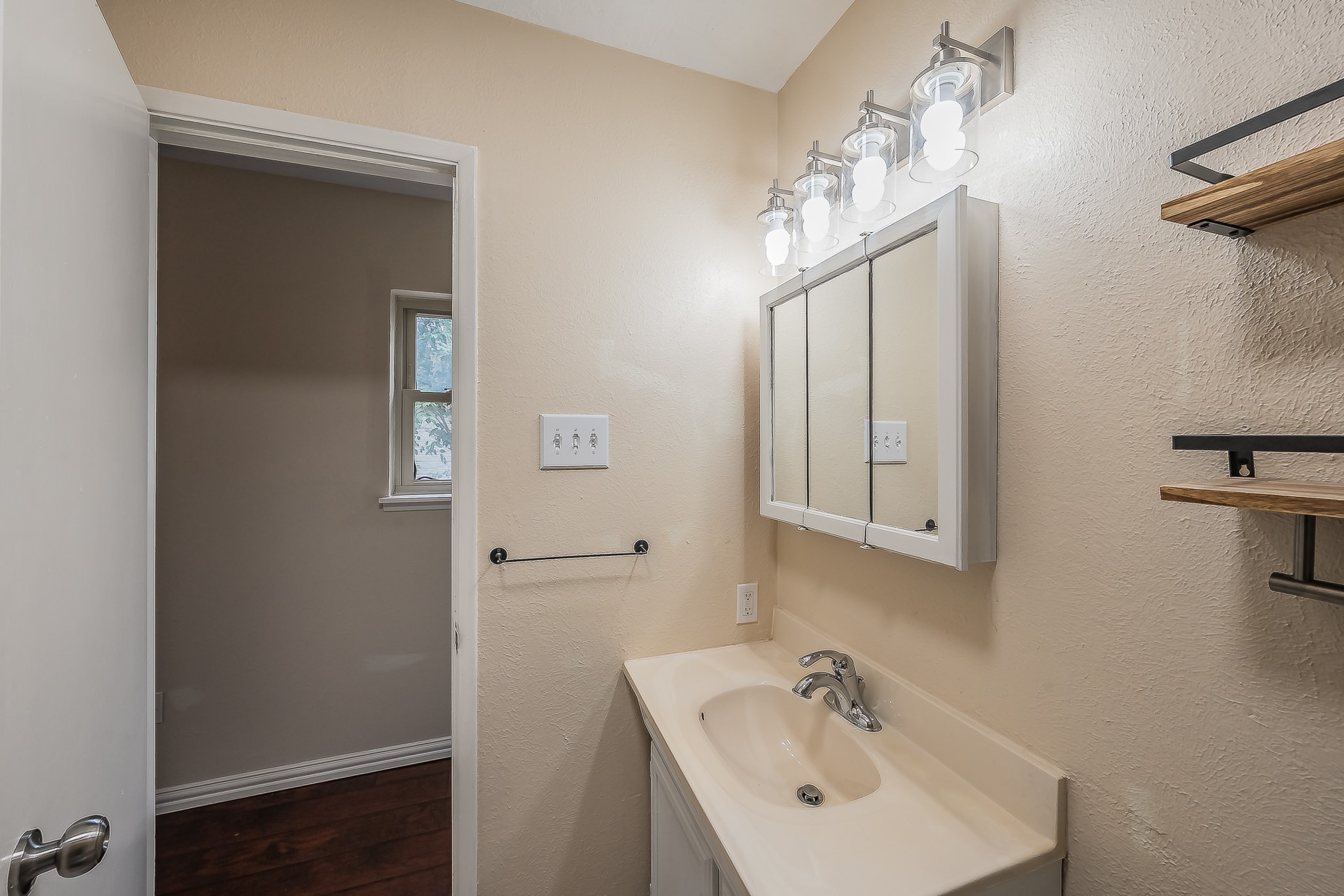 2710 Ashglen Drive Garland TX 75043