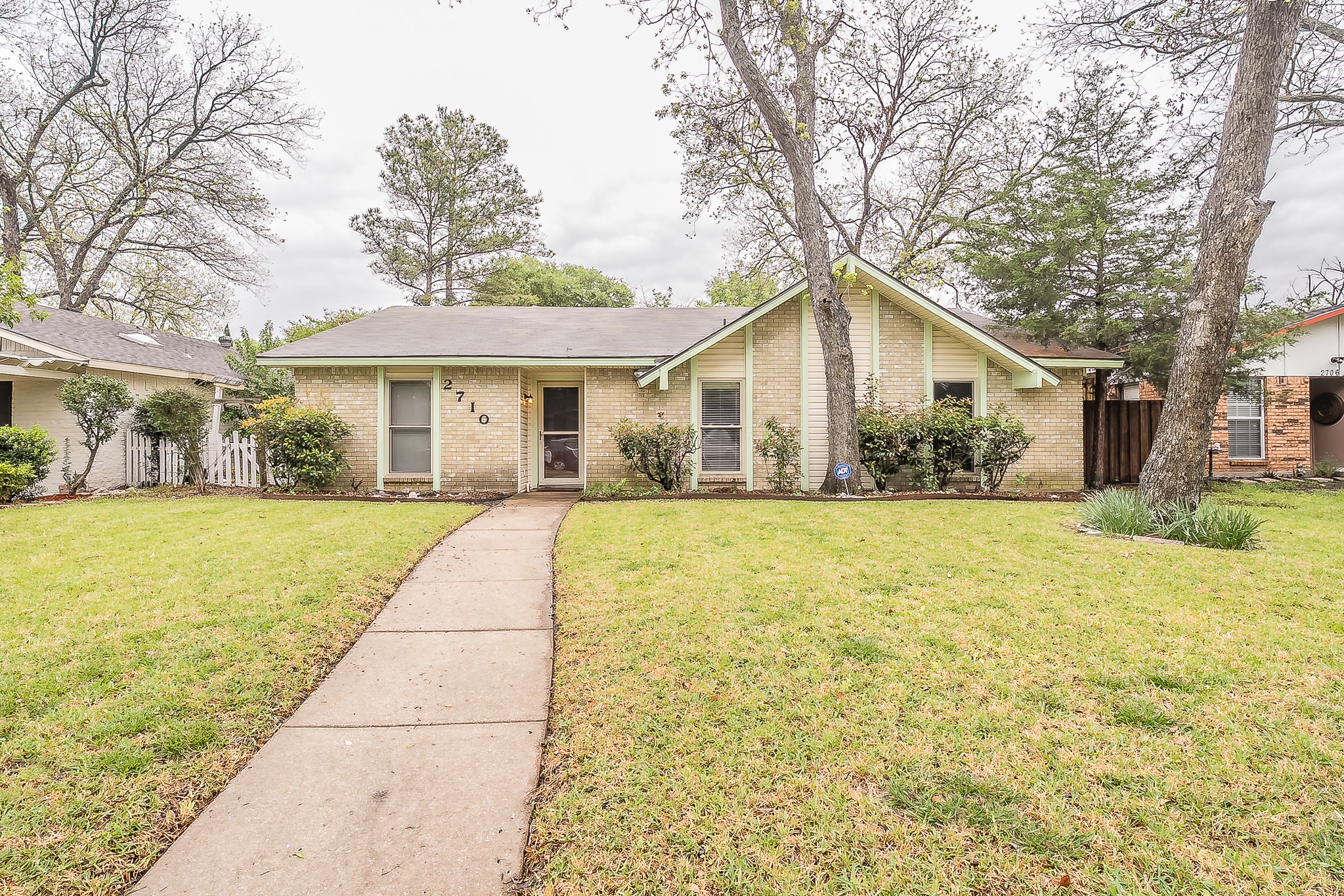 2710 Ashglen Drive Garland TX 75043