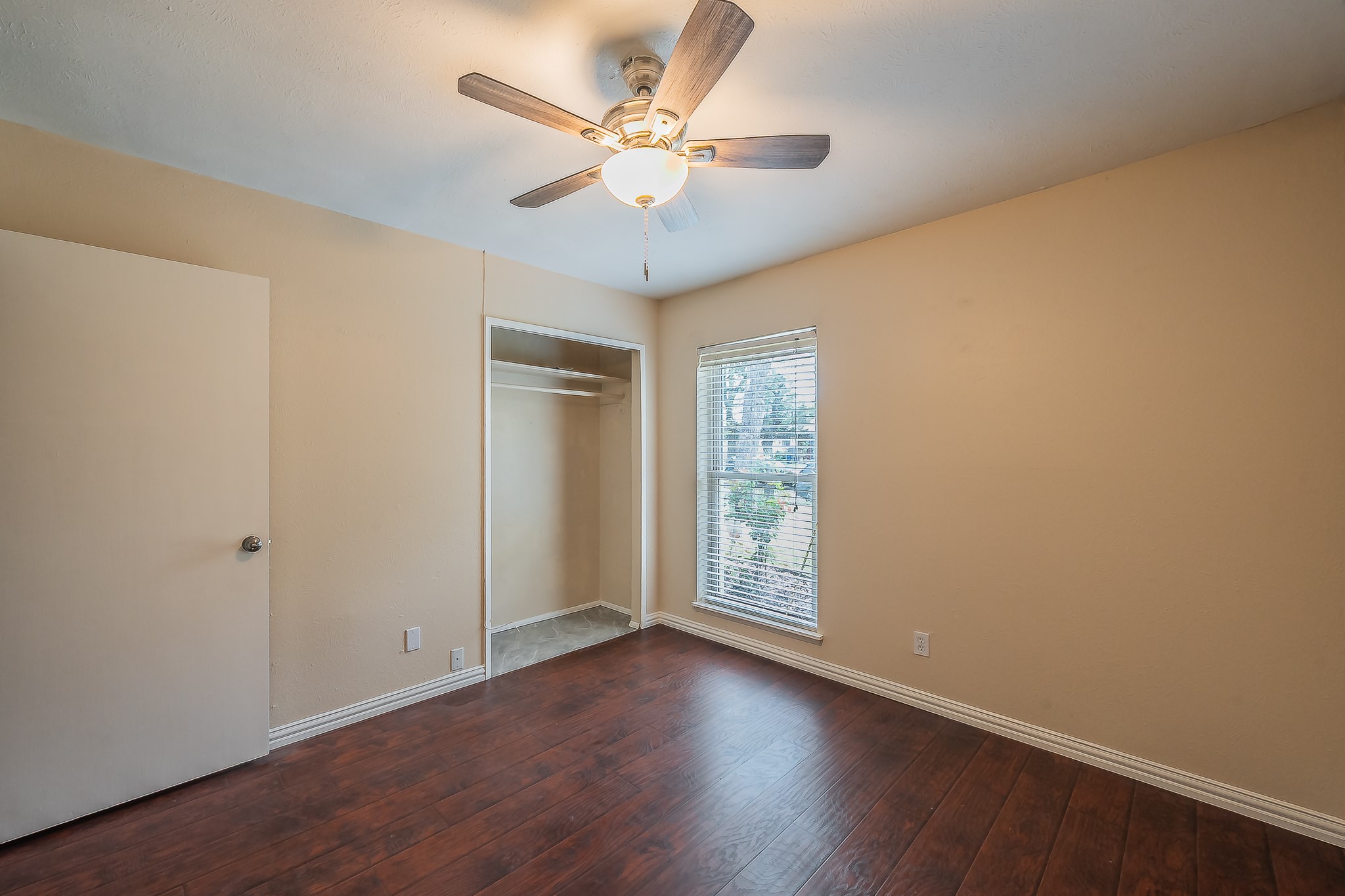 2710 Ashglen Drive Garland TX 75043