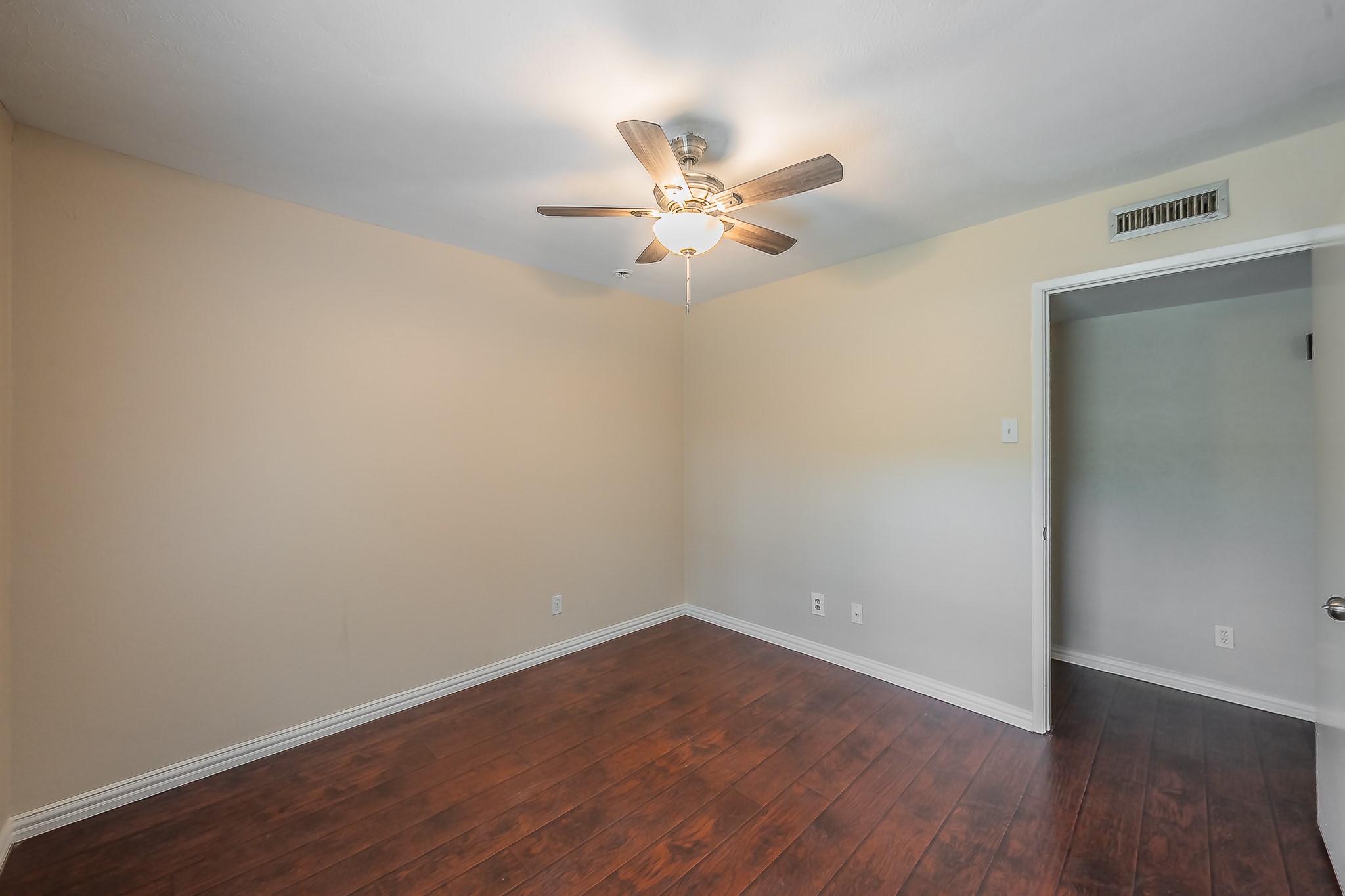 2710 Ashglen Drive Garland TX 75043