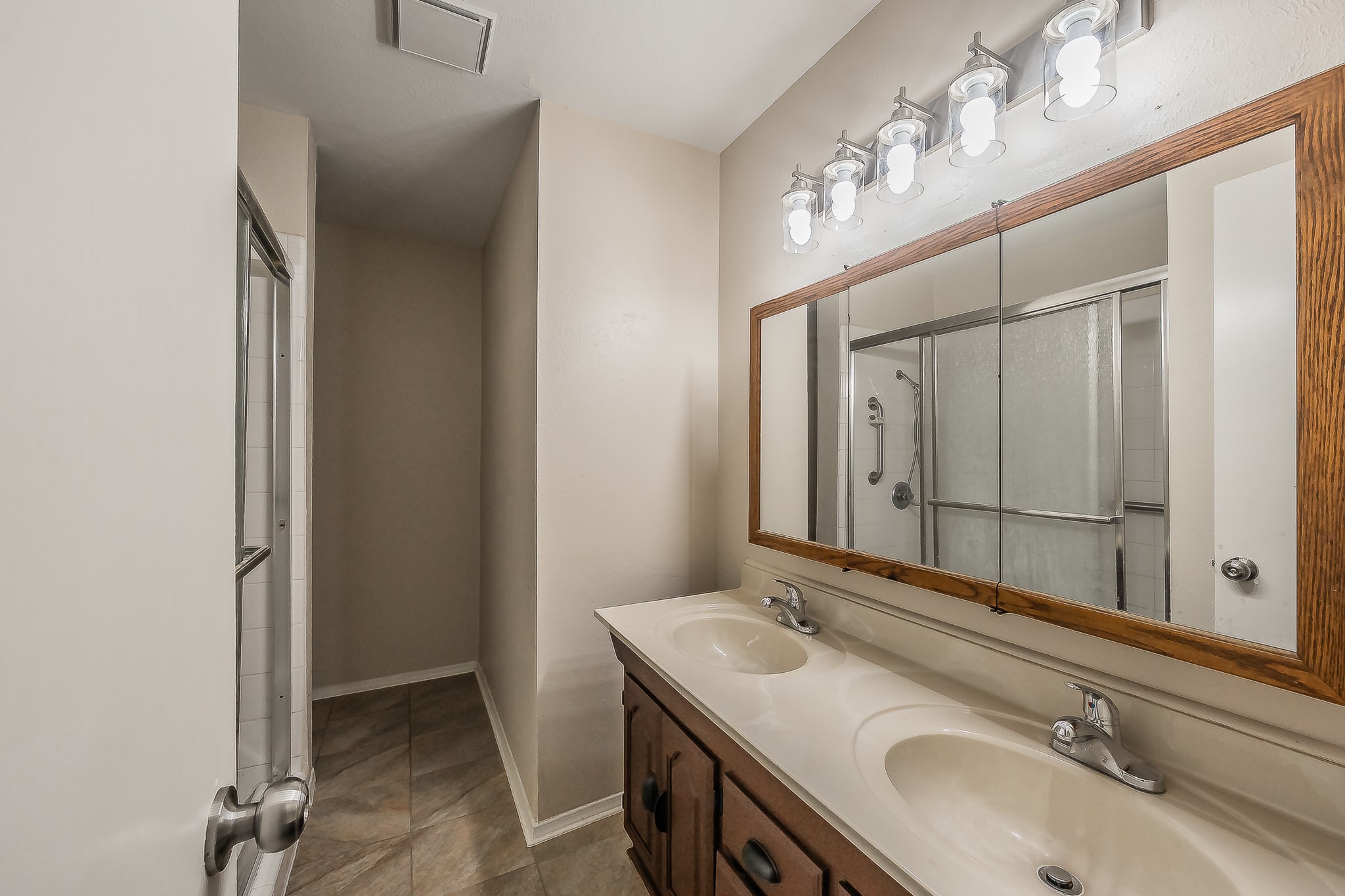 2710 Ashglen Drive Garland TX 75043