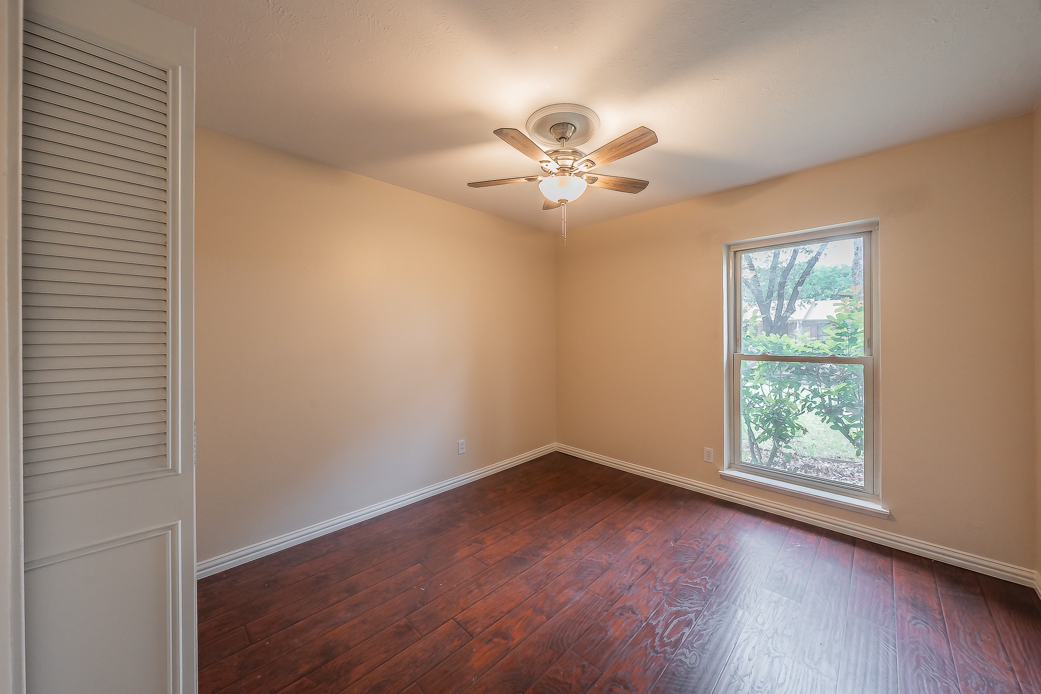 2710 Ashglen Drive Garland TX 75043