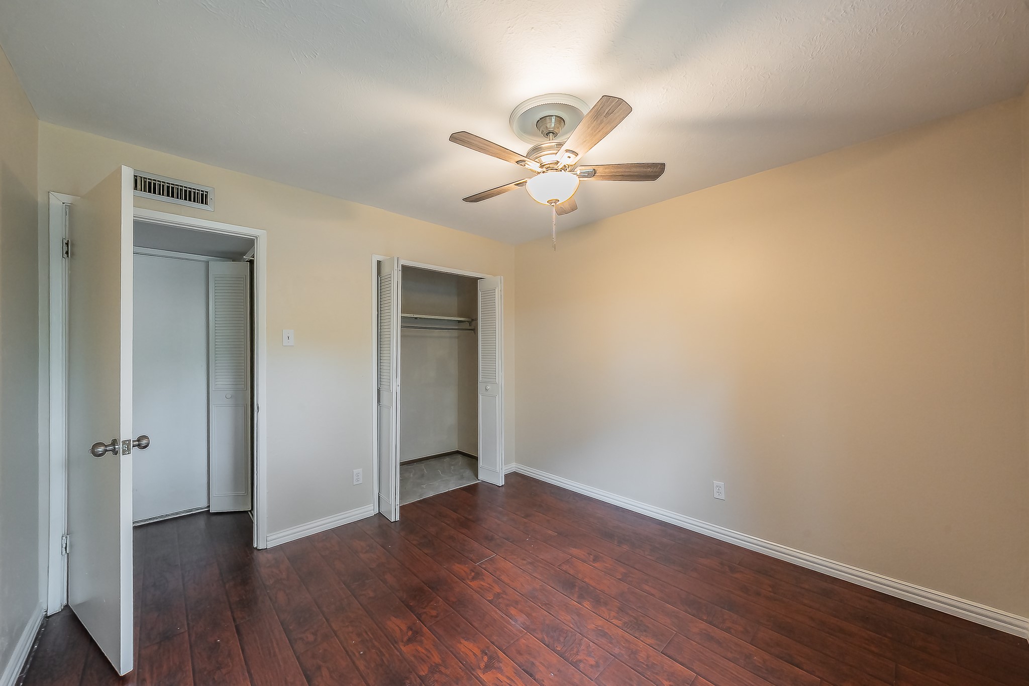 2710 Ashglen Drive Garland TX 75043