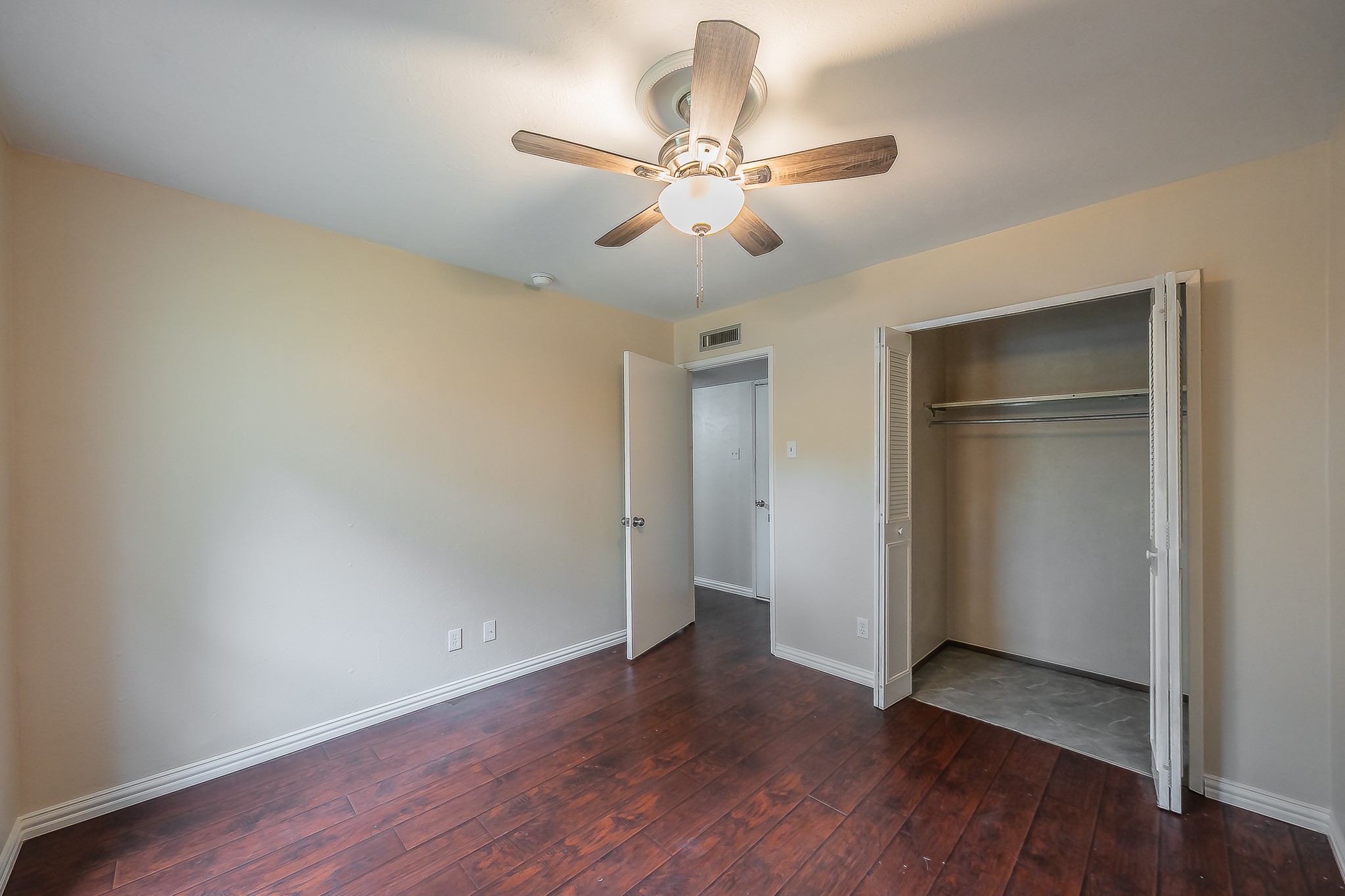2710 Ashglen Drive Garland TX 75043