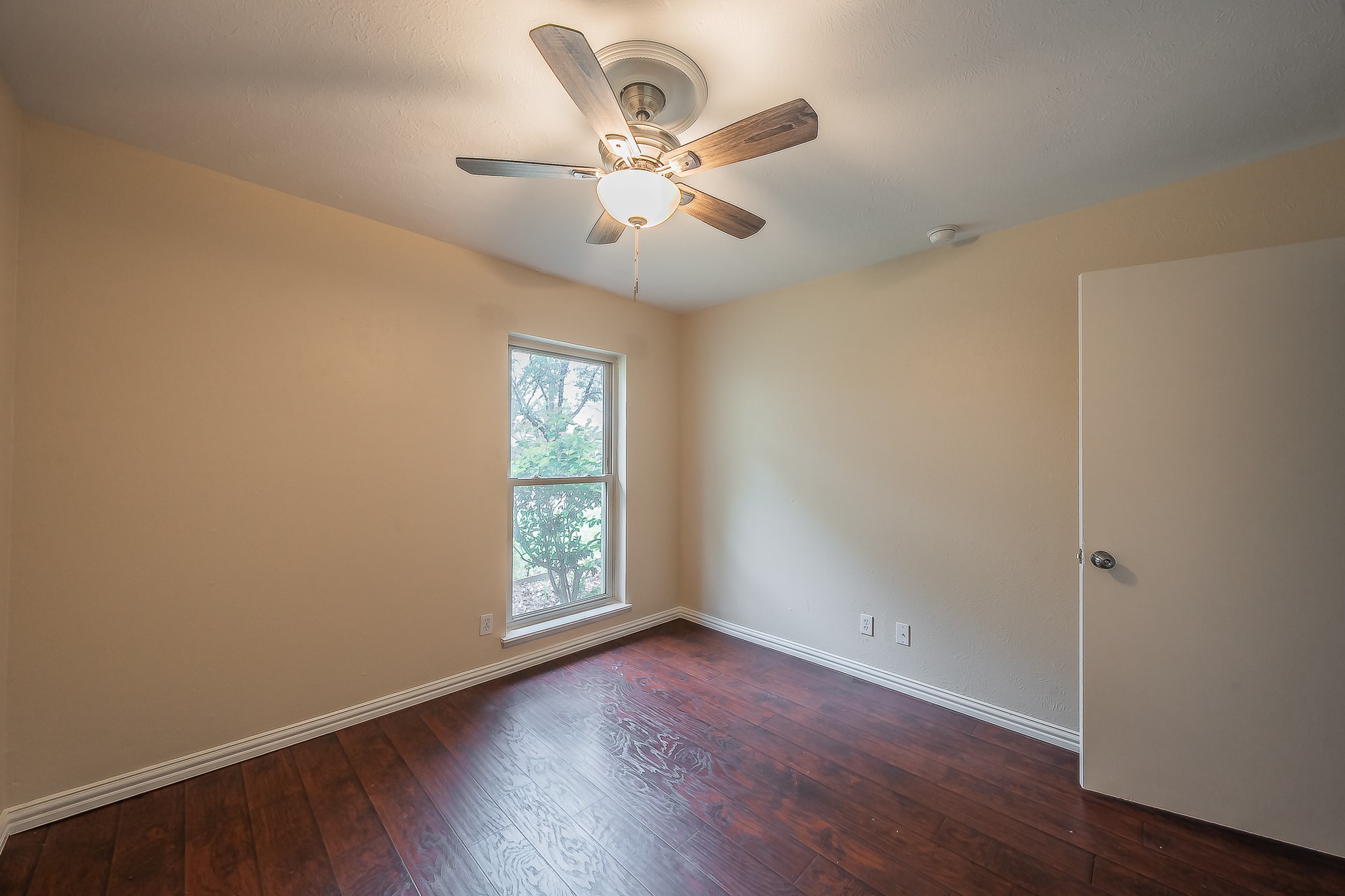 2710 Ashglen Drive Garland TX 75043