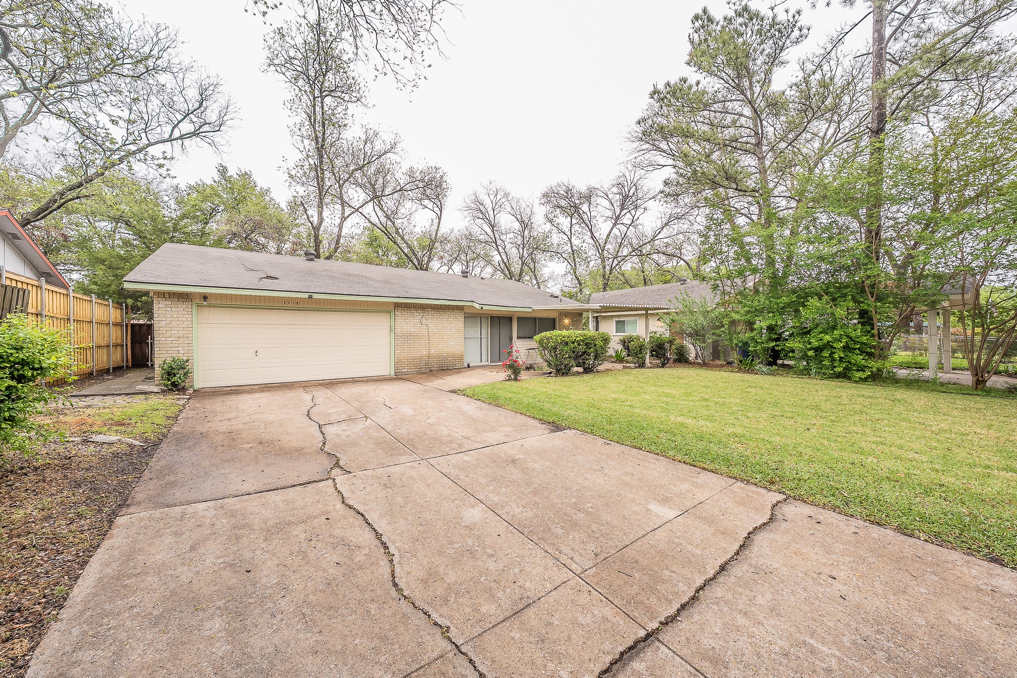 2710 Ashglen Drive Garland TX 75043