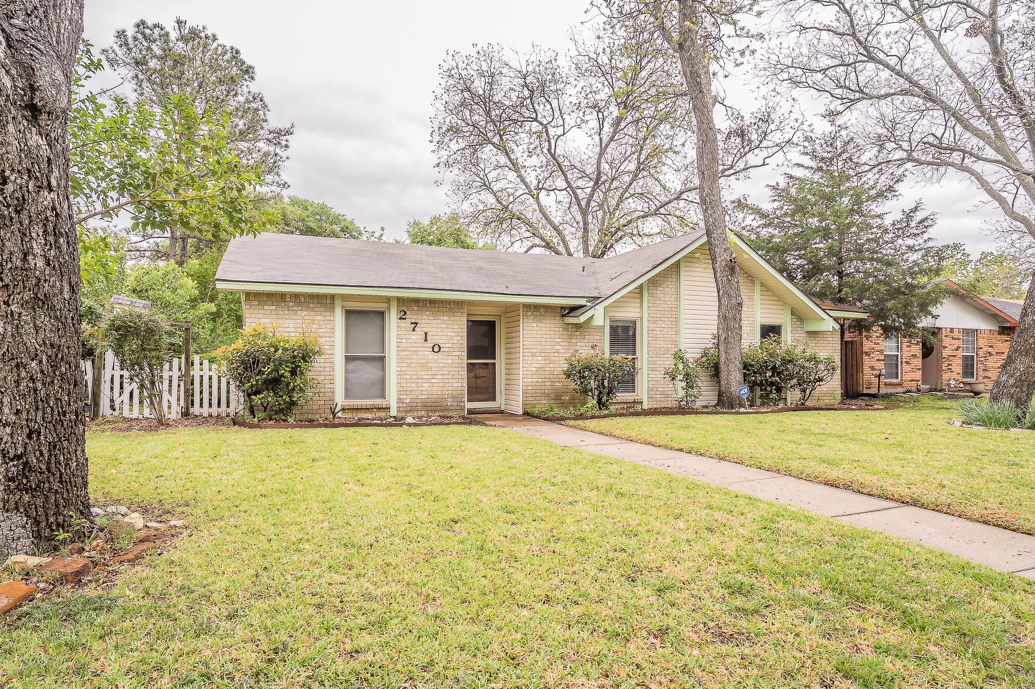 2710 Ashglen Drive Garland TX 75043