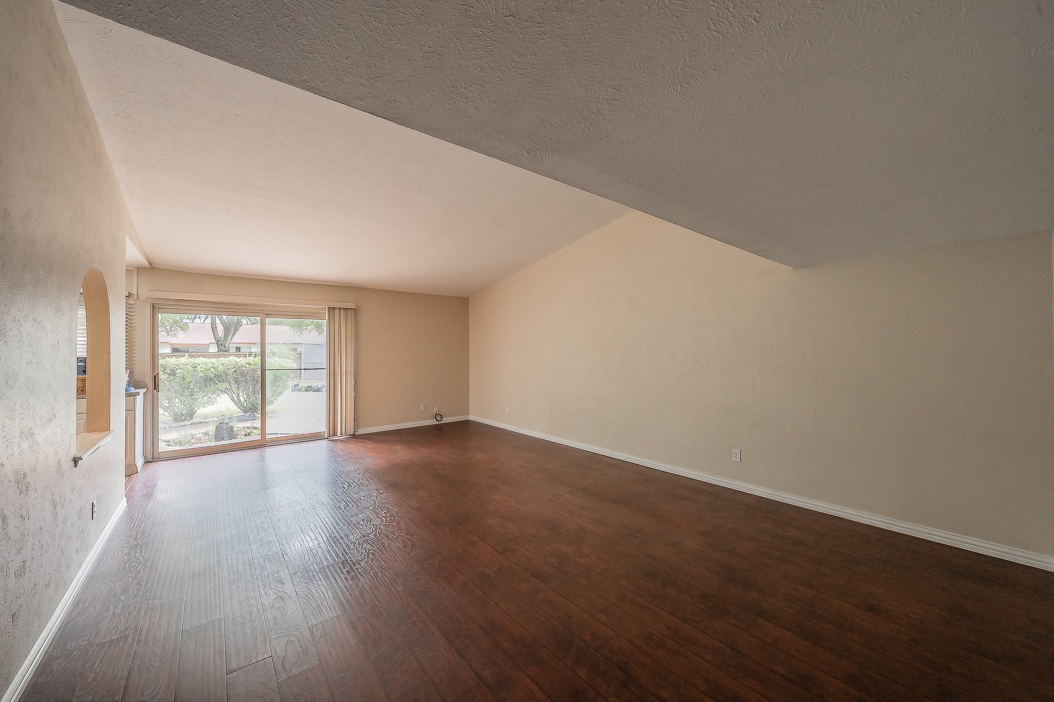2710 Ashglen Drive Garland TX 75043