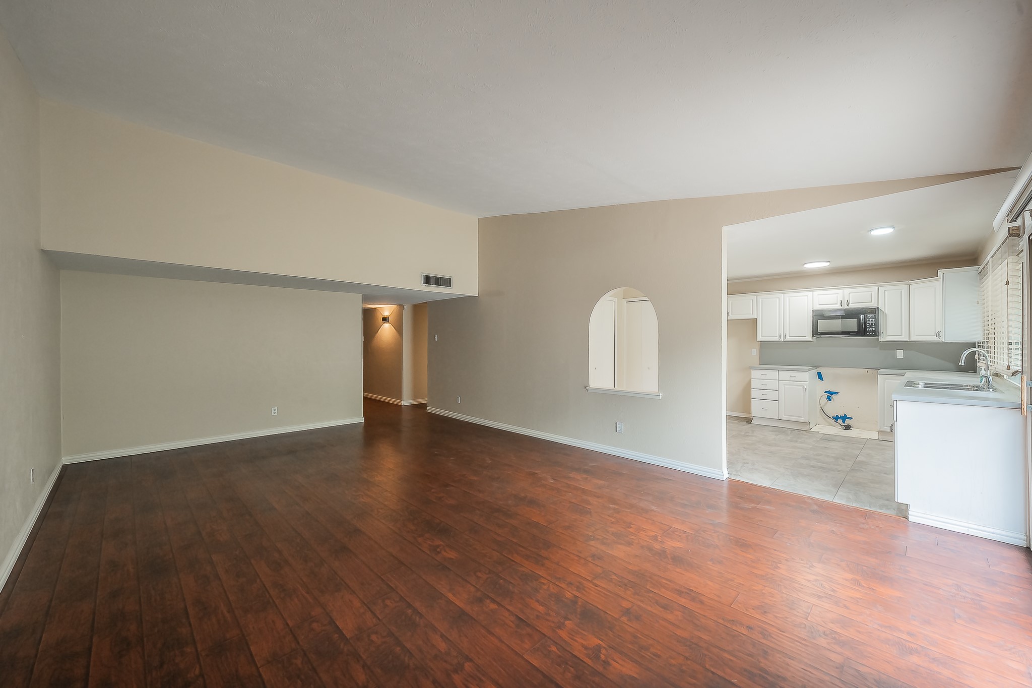 2710 Ashglen Drive Garland TX 75043