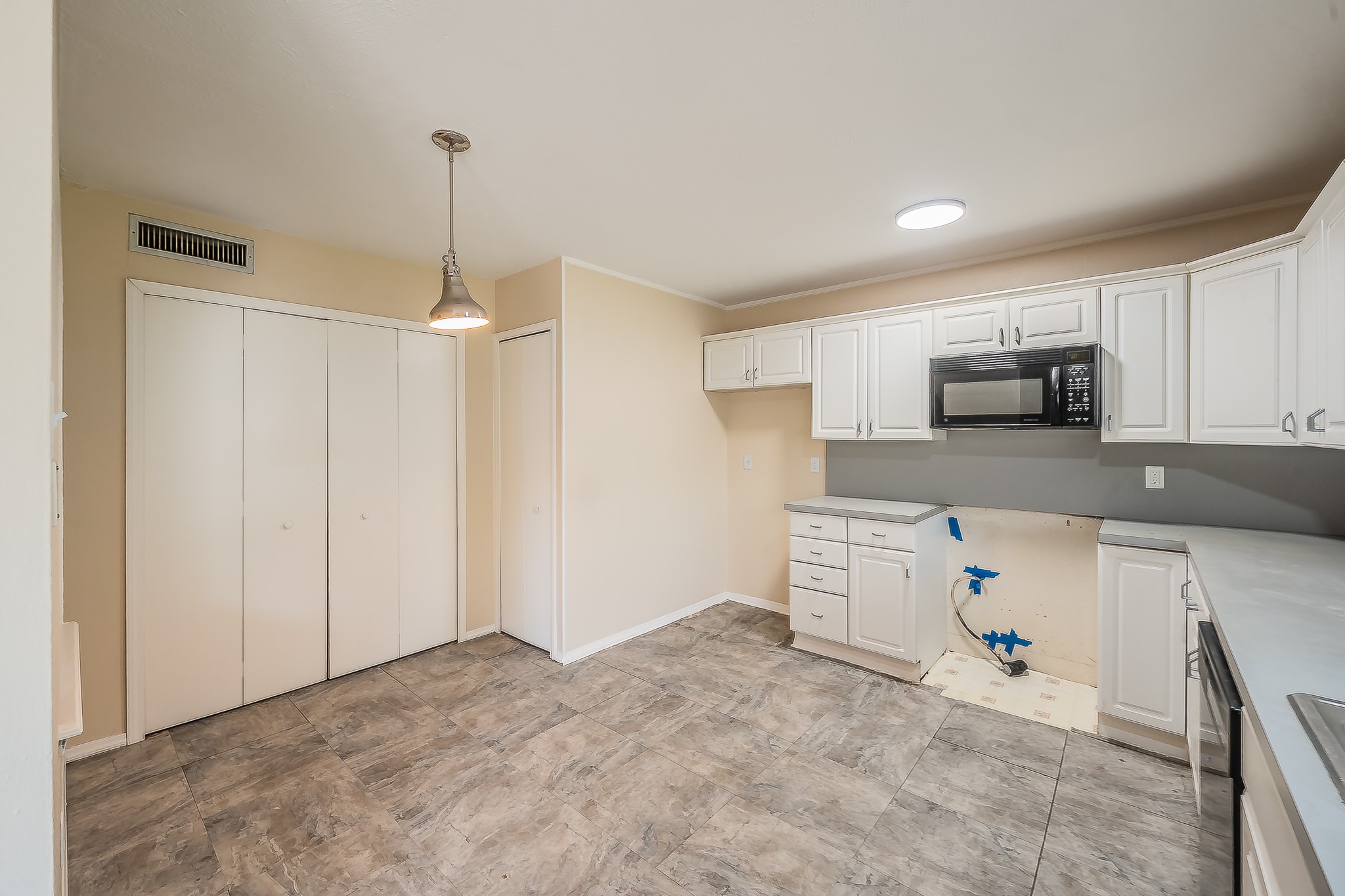 2710 Ashglen Drive Garland TX 75043