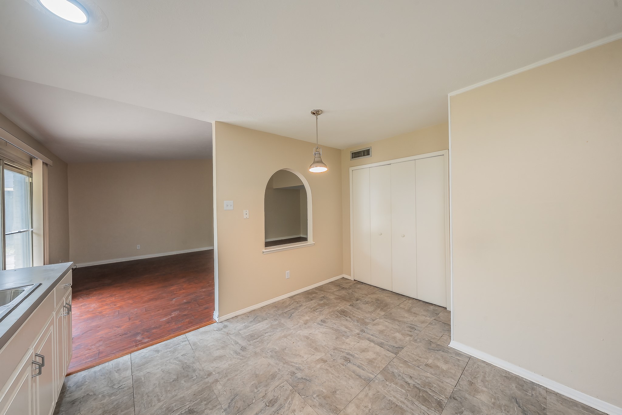 2710 Ashglen Drive Garland TX 75043