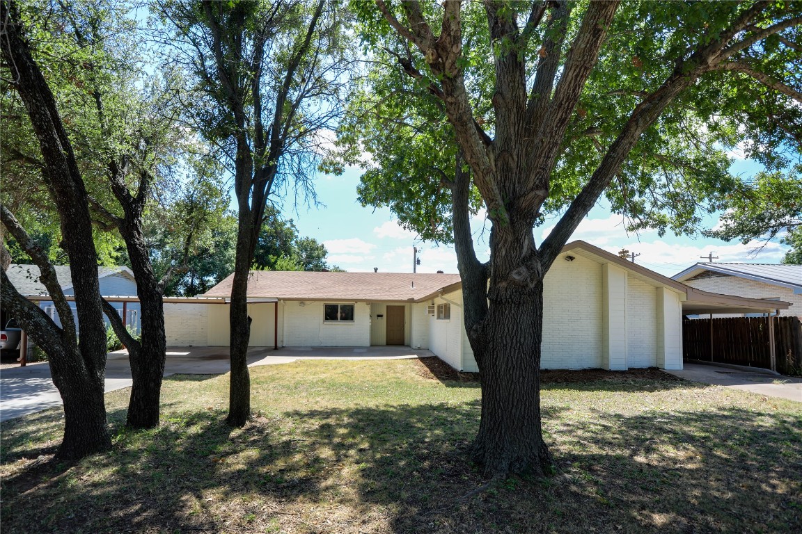 1111 W Bloodworth Street Olney TX 76374