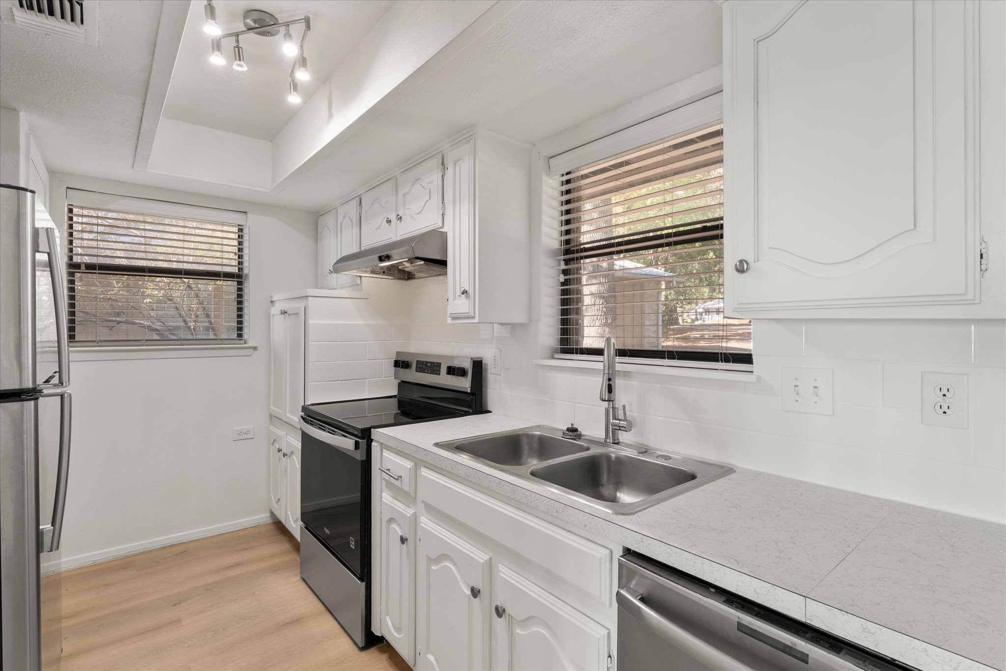 1006 Beverly Circle Tool TX 75143