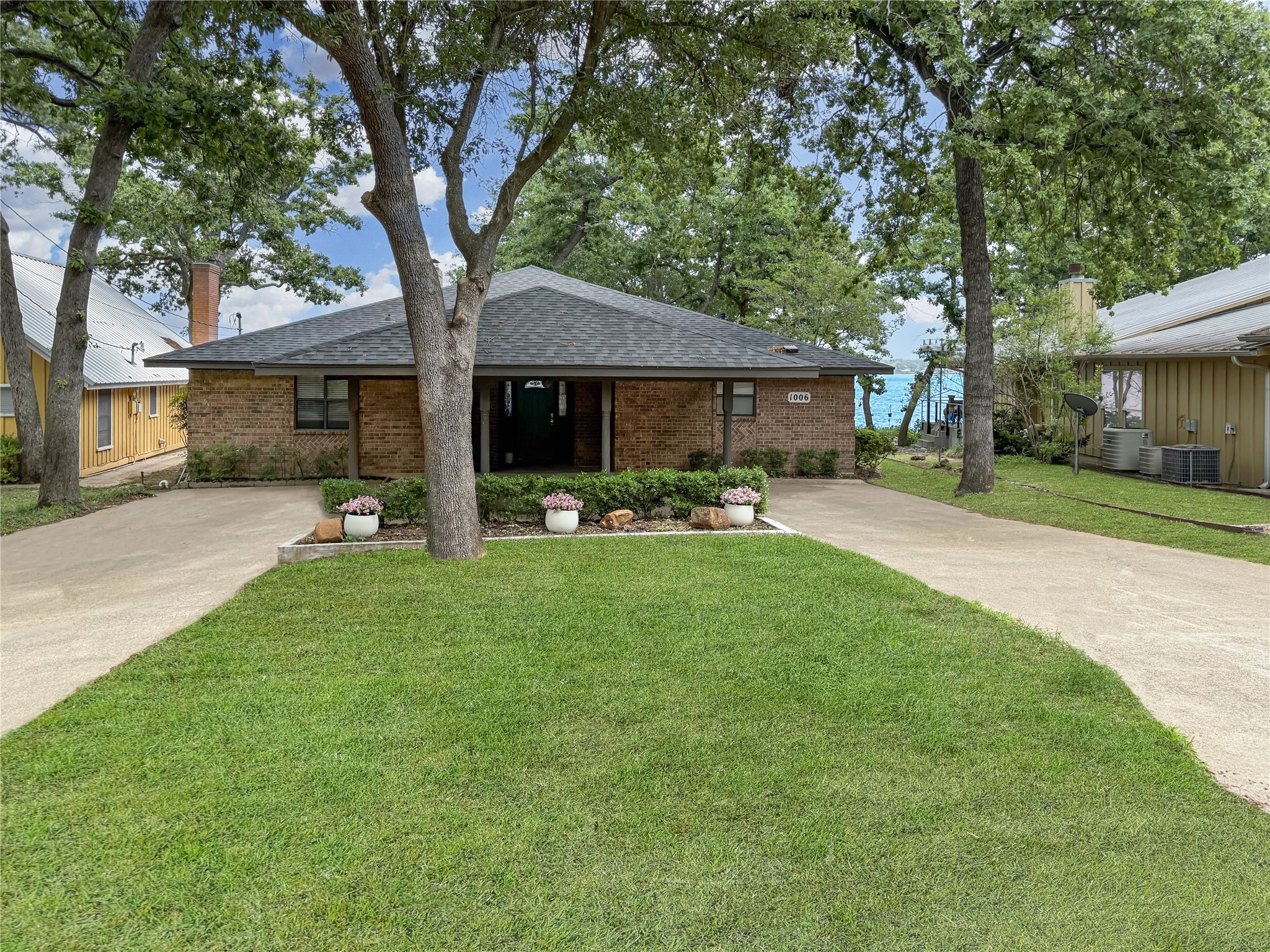 1006 Beverly Circle Tool TX 75143