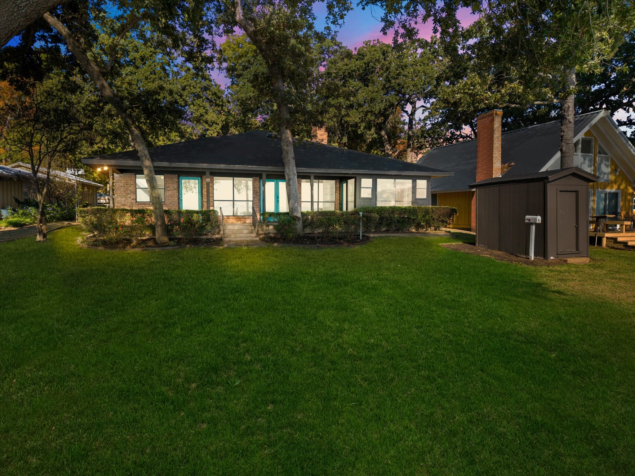 1006 Beverly Circle Tool TX 75143