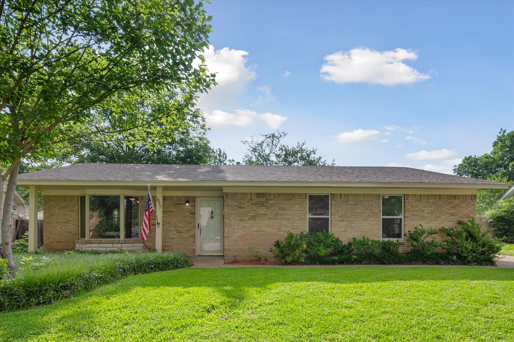 1637 Clifton Court Grand Prairie TX 75051