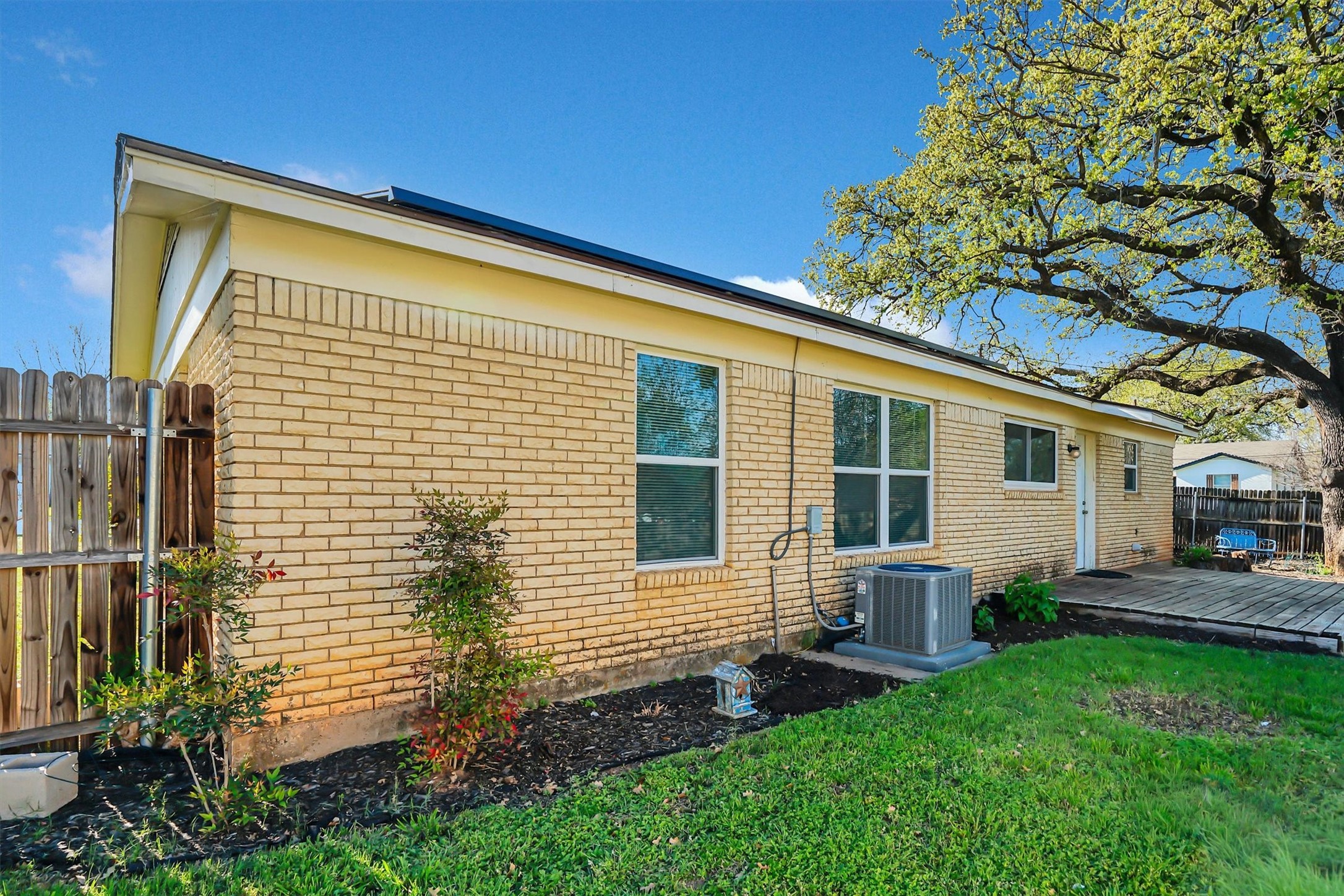 412 Fleming Drive Hurst TX 76053