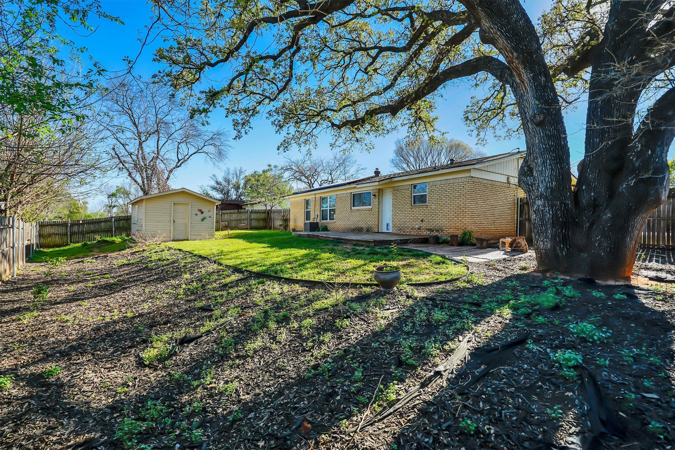 412 Fleming Drive Hurst TX 76053