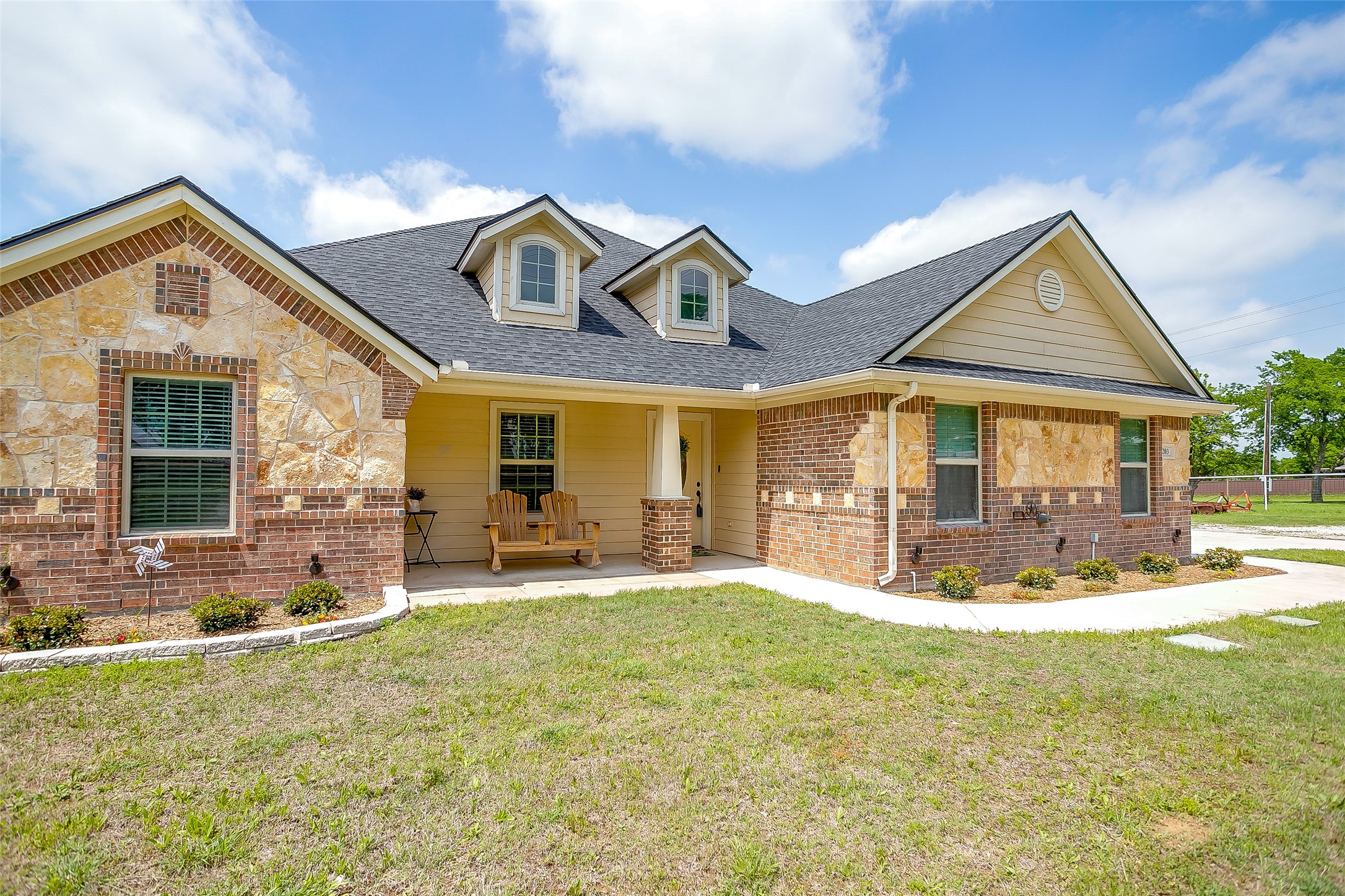 203 County Road 4221 Decatur TX 76234
