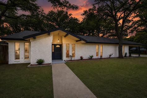 1917 Toplea Drive Euless TX 76040