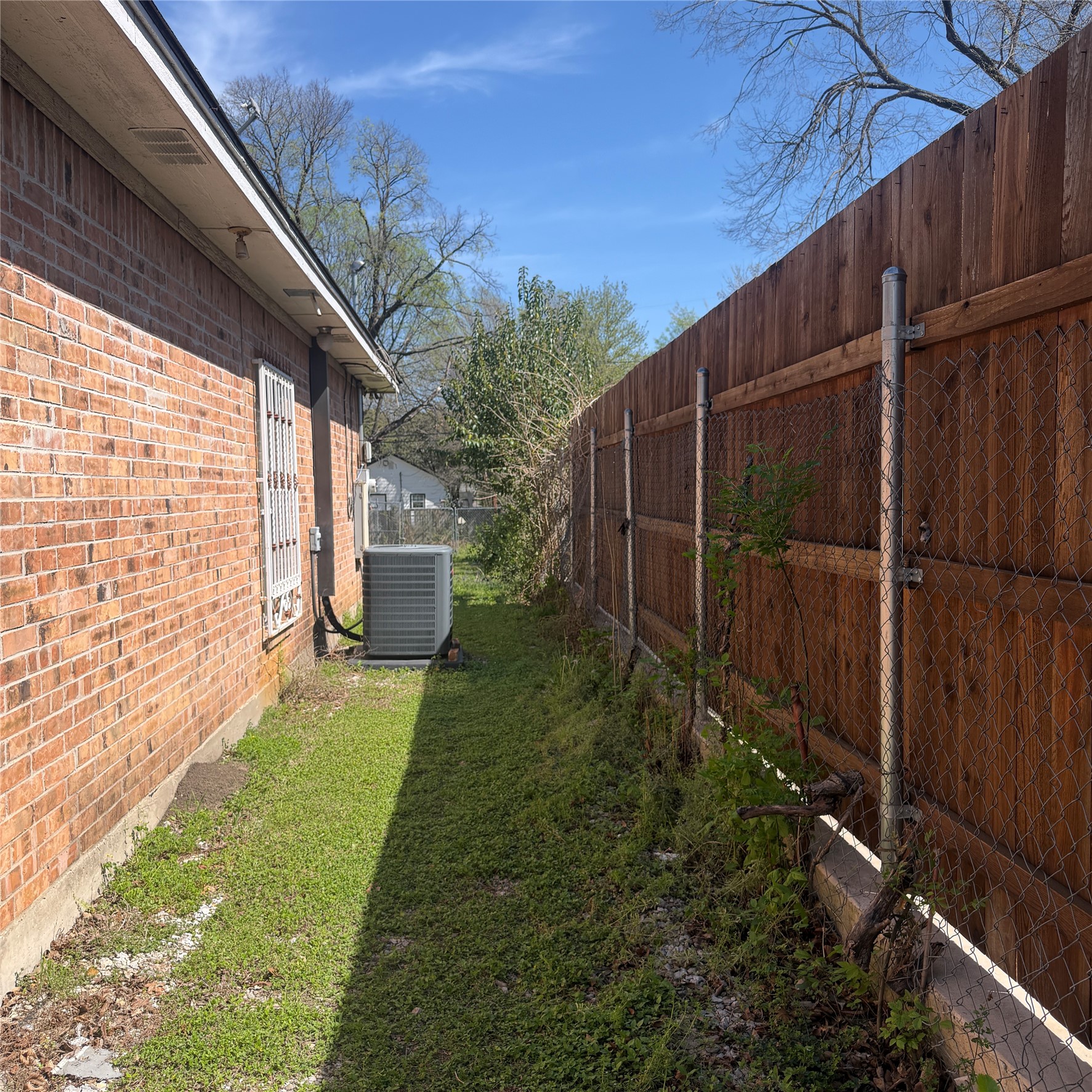 2420 Seevers Avenue Dallas TX 75216