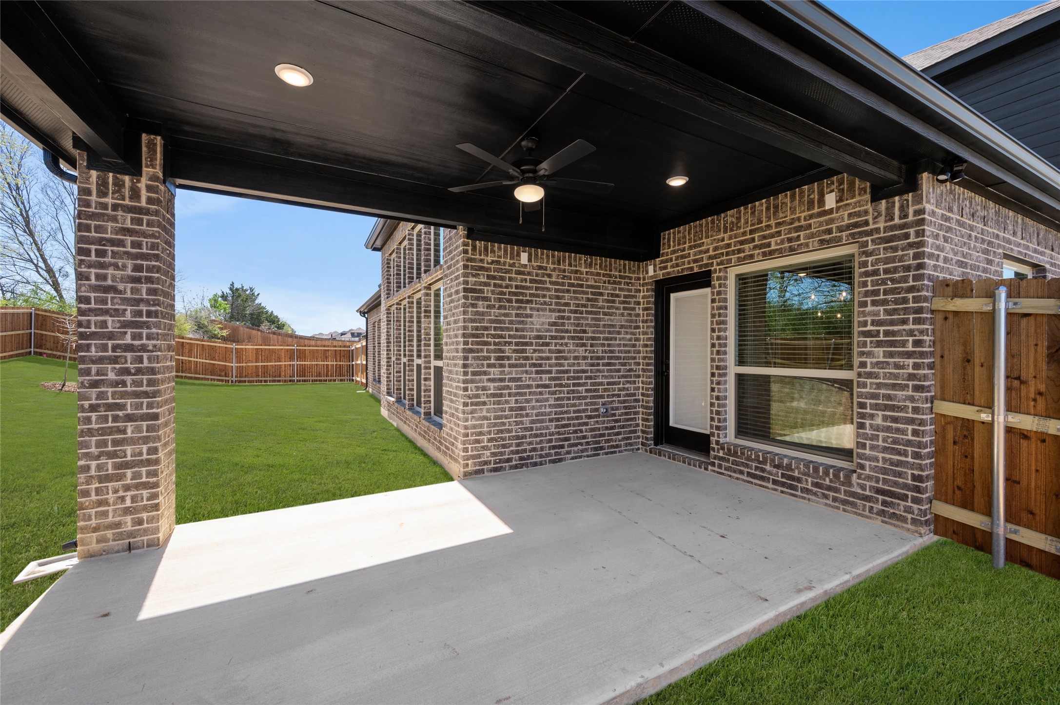 604 S Hidden Lakes Drive Desoto TX 75115