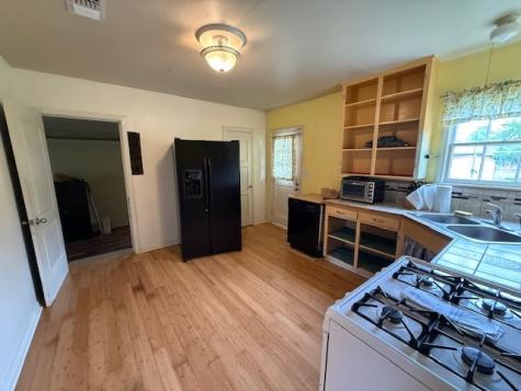 401 E Hayes Avenue Whitney TX 76692
