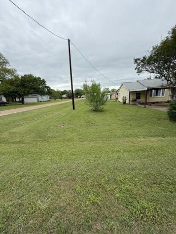 401 E Hayes Avenue Whitney TX 76692