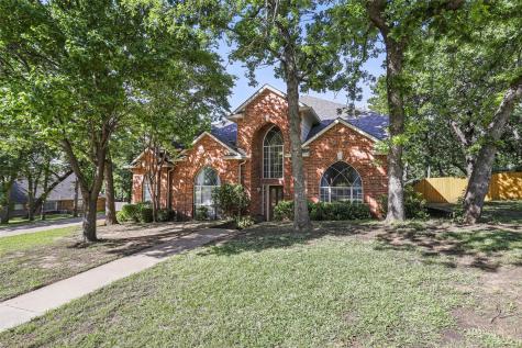 805 Red Oak Court Crowley TX 76036