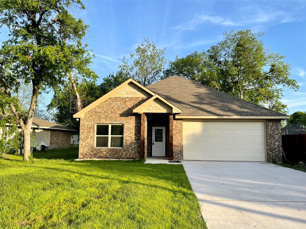 105 E Buck Street Ennis TX 75119