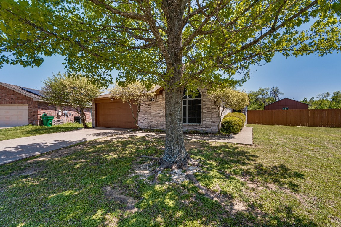 928 Creekview Drive Waxahachie TX 75165