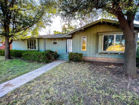 341 N 5th Avenue Munday TX 76371