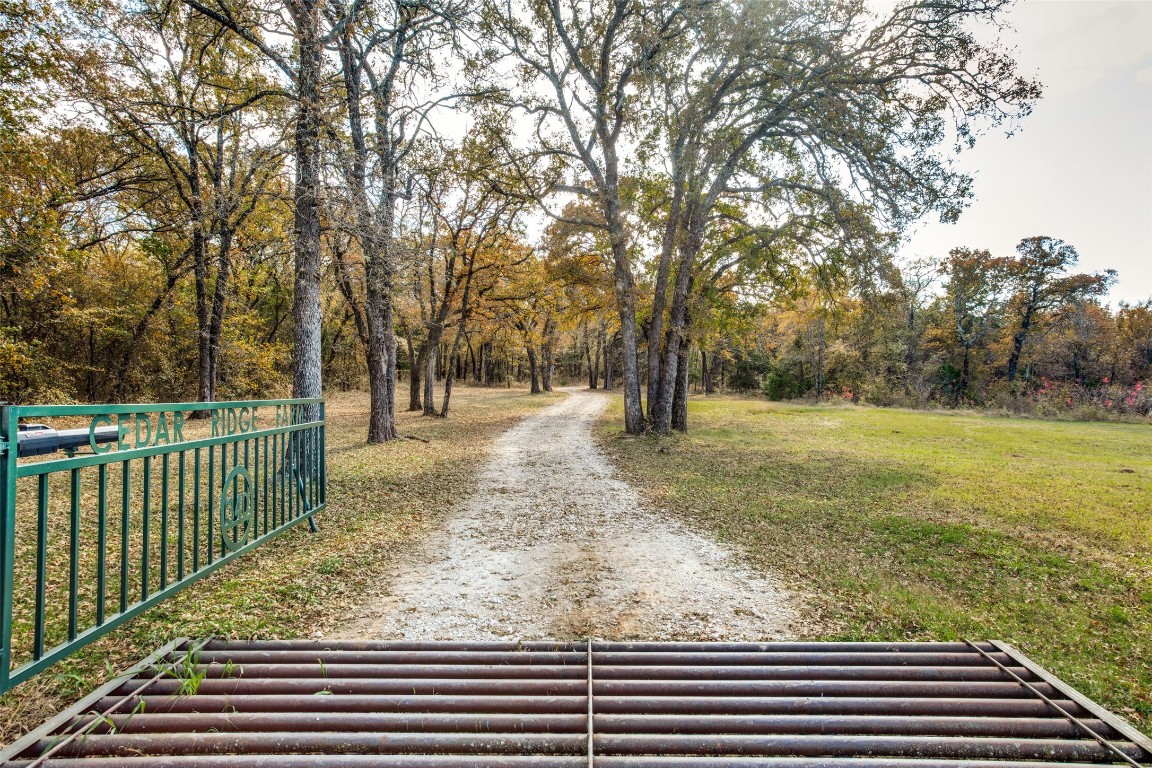 340 Lakeview Drive Valley View TX 76272