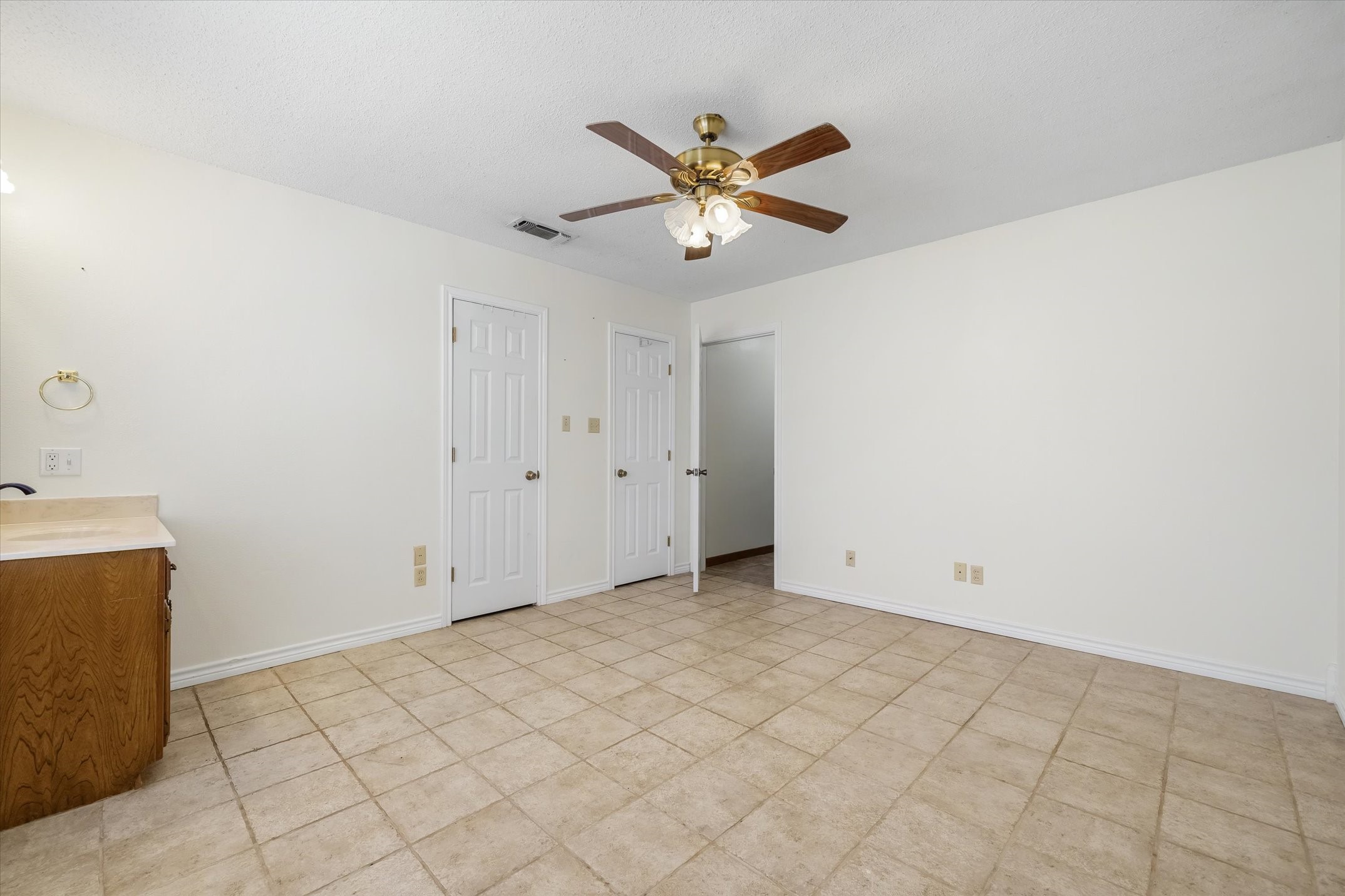599 S Oak Street Van TX 75790