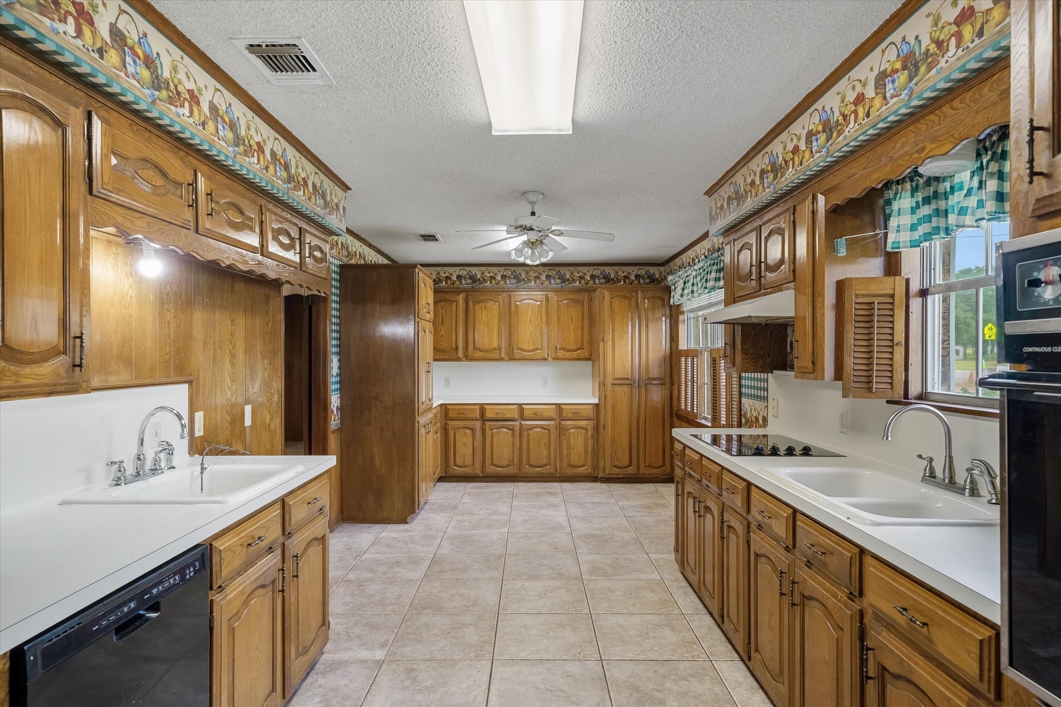 599 S Oak Street Van TX 75790