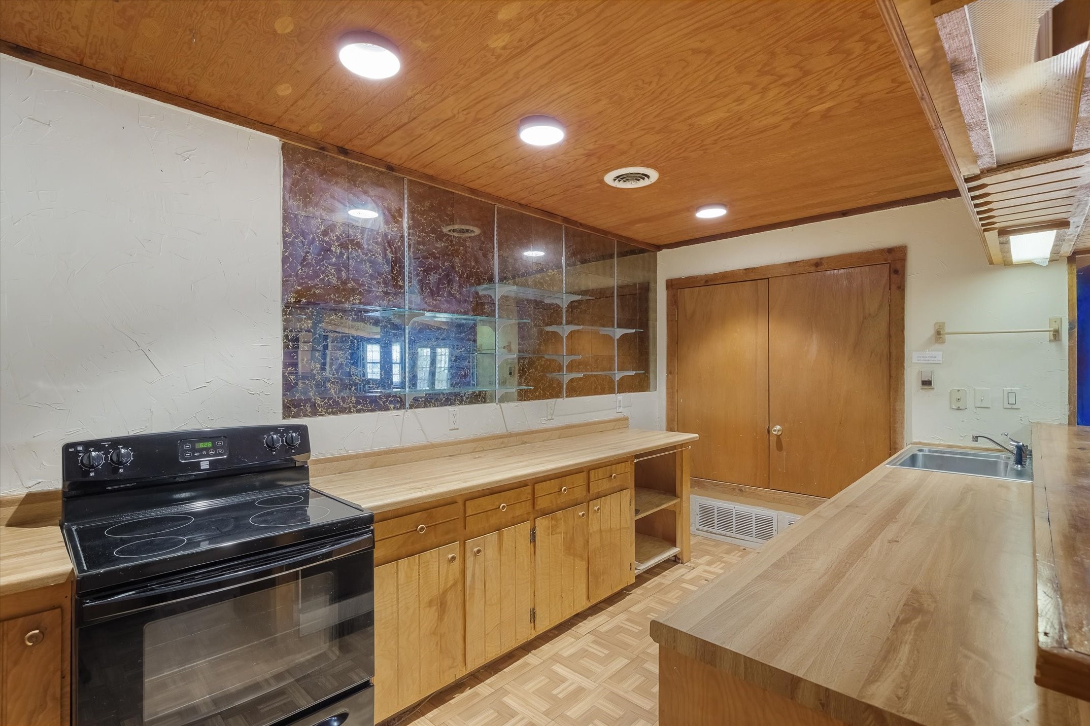 599 S Oak Street Van TX 75790
