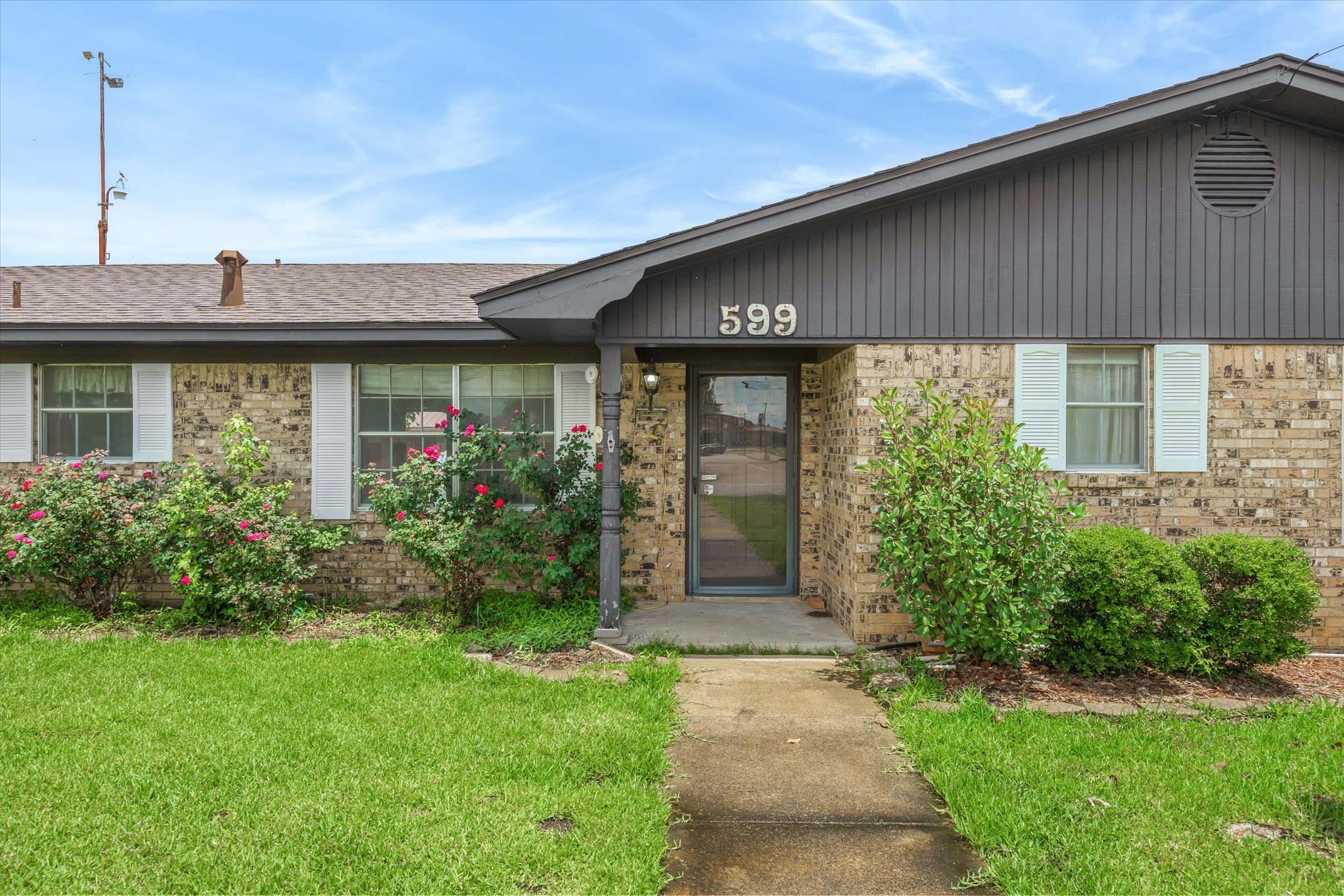 599 S Oak Street Van TX 75790