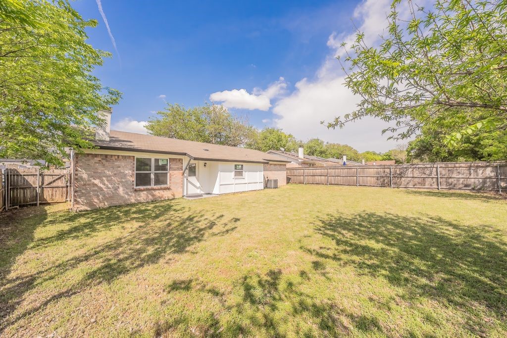 228 Blair Lane Arlington TX 76014