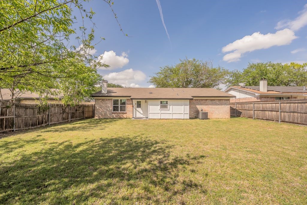 228 Blair Lane Arlington TX 76014
