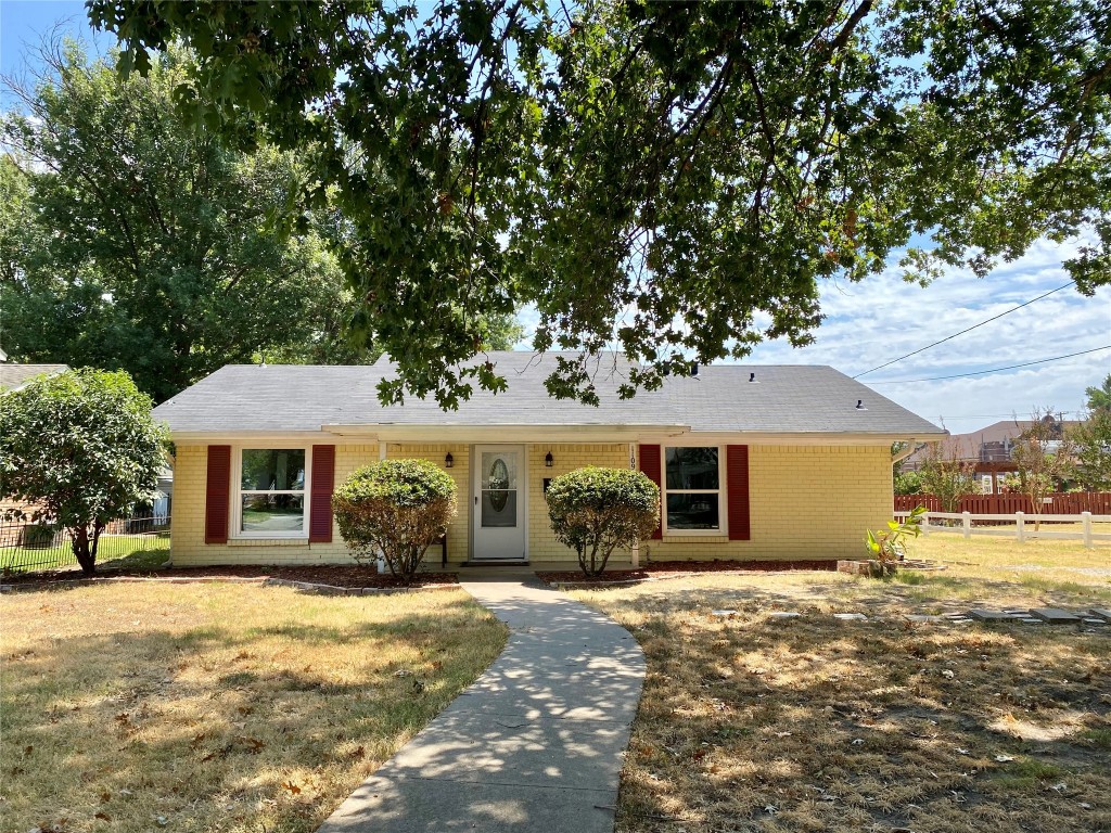 1109 W 3rd Avenue Corsicana TX 75110