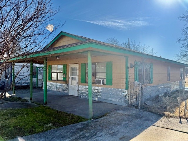 1605 E 10th Avenue Corsicana TX 75110