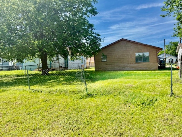 1605 E 10th Avenue Corsicana TX 75110