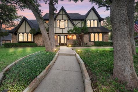5202 Hidden Oaks Court Arlington TX 76017