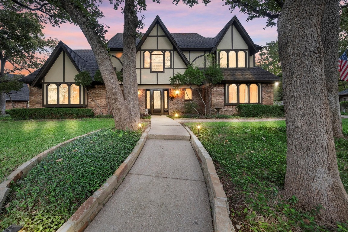 5202 Hidden Oaks Court Arlington TX 76017