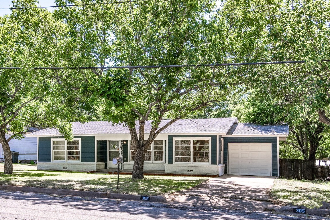 305 N Bowie Drive Weatherford TX 76086