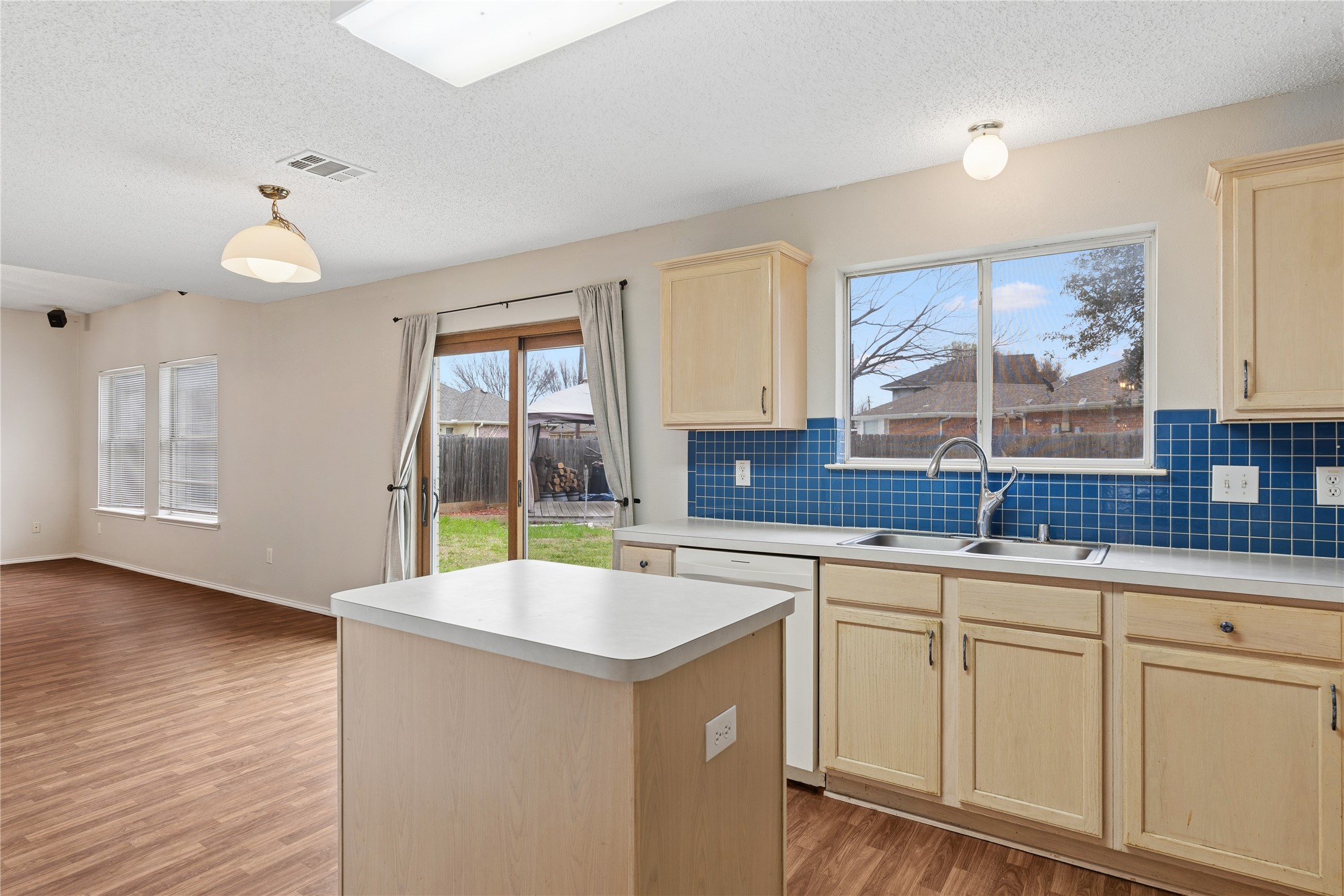 7522 Armstrong Lane Rowlett TX 75089