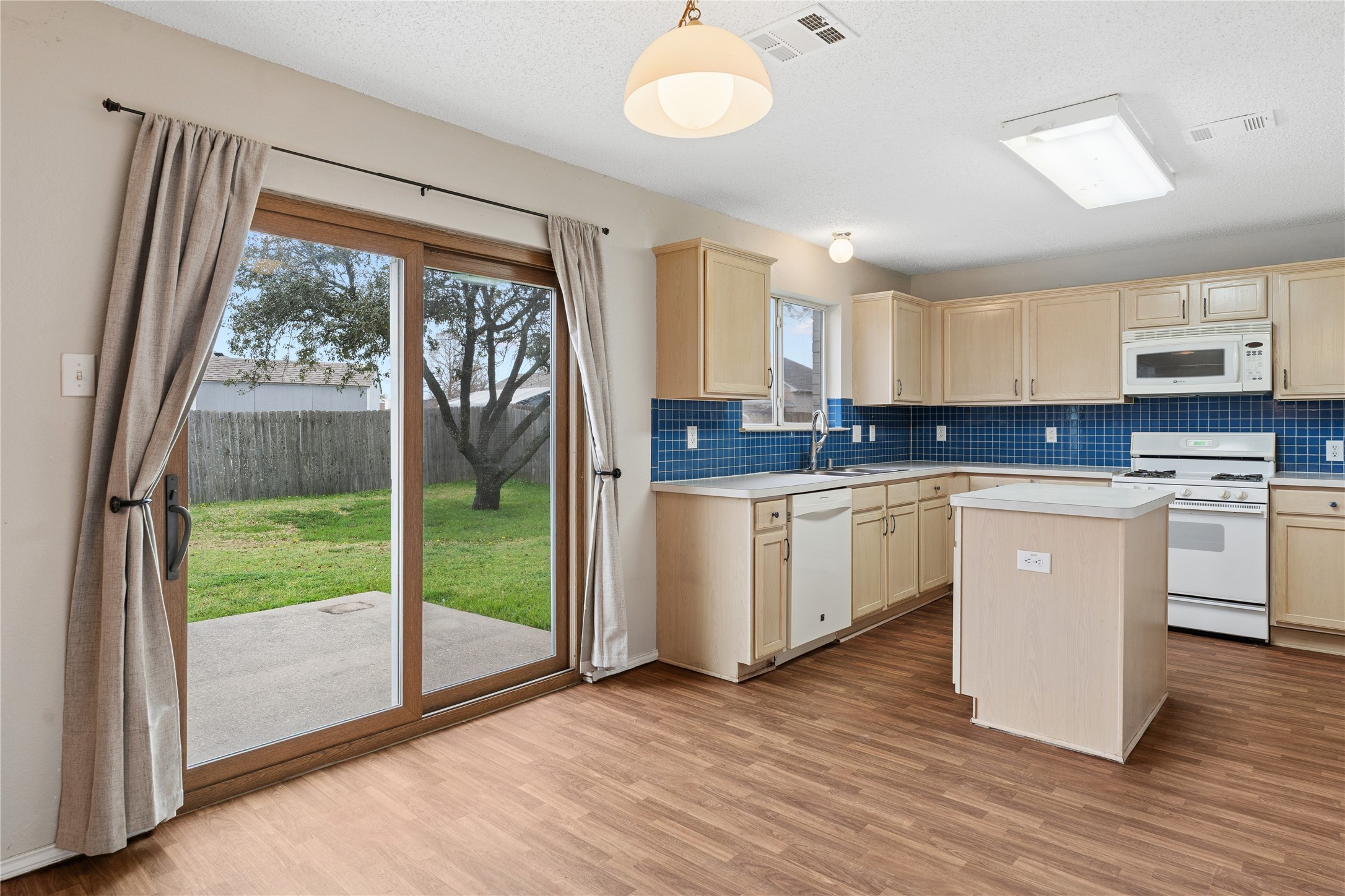 7522 Armstrong Lane Rowlett TX 75089