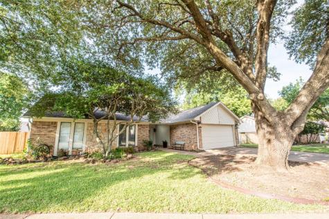 3224 Royal Court Bedford TX 76021