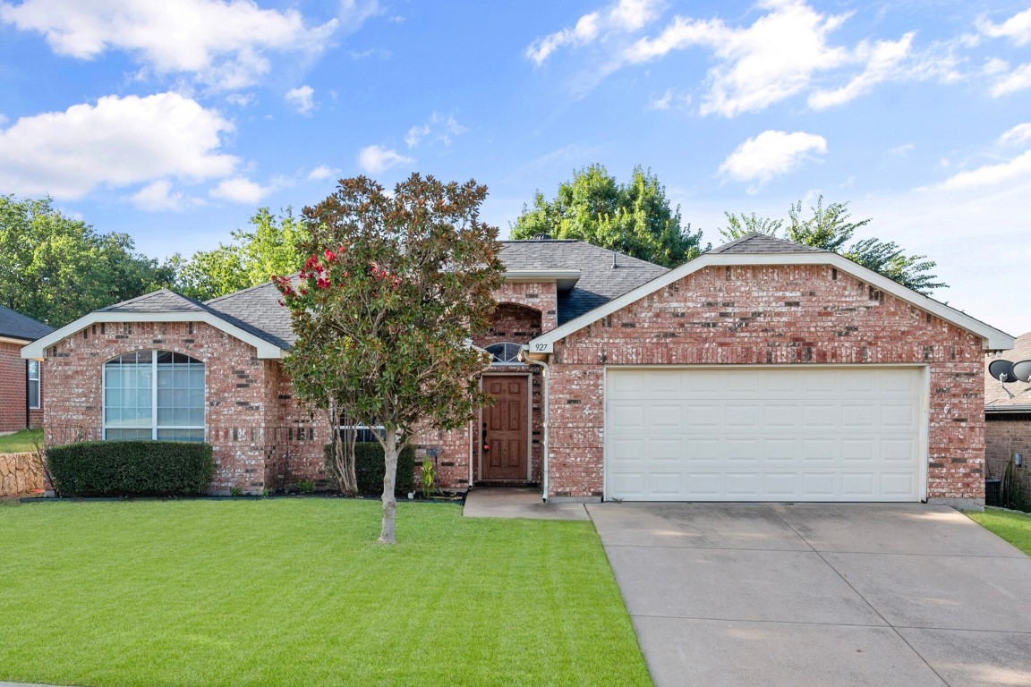 927 Benjamin Drive Burleson TX 76028